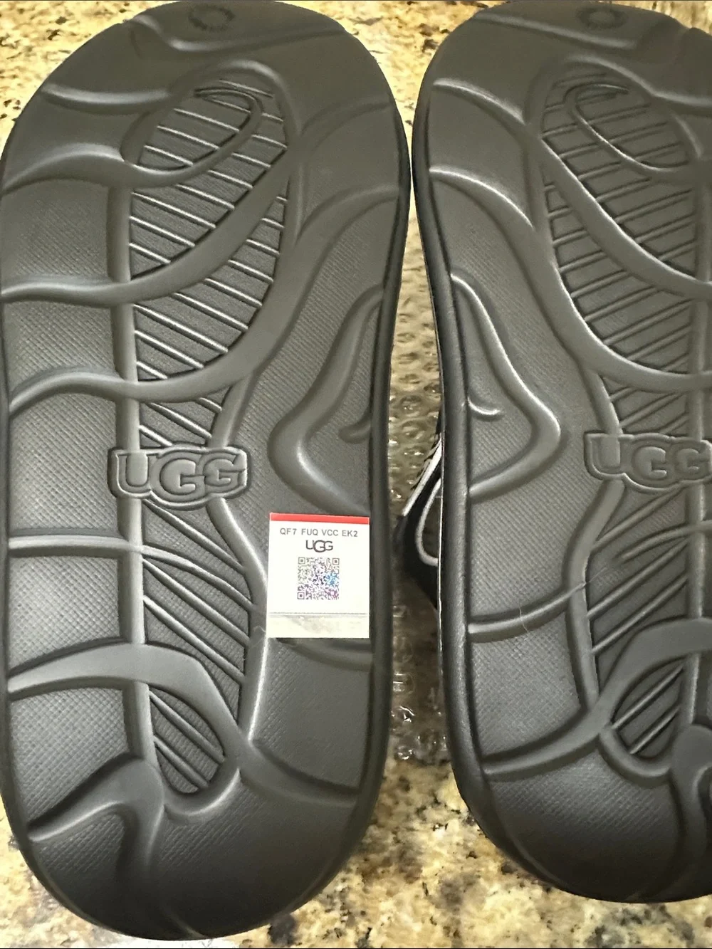 Brand New UGG Fluff Yeah Unisex (Men or Women) Cushioned Puff Strap Sandals